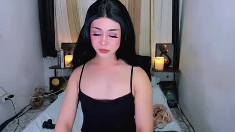 Snapshot of expensive_elise chatting on June 2026 05:44:01 PM expensive_elise online show from June 2026 05:44:01 PM