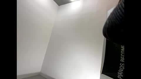 Snapshot of explosive_andyy chatting on November 2025 08:09:01 AM Explosivee andyy online show from November 2025 08:09:01 AM