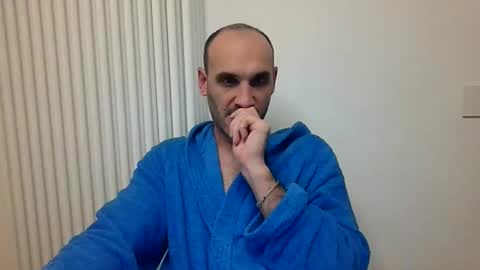 Snapshot of extr0 chatting on November 2025 10:45:02 PM Extro online show from November 2025 10:45:02 PM