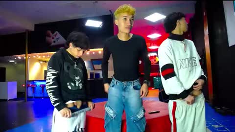 Snapshot of extrangers chatting on October 2025 12:13:02 PM extrangers online show from October 2025 12:13:02 PM