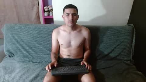 Snapshot of eyes09 chatting on December 2025 12:18:02 AM eyes09 online show from December 2025 12:18:02 AM