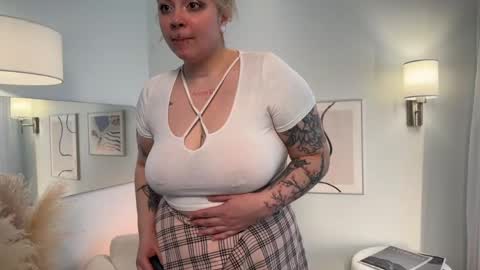 eyes_are_higher16333 online show from April 2026 01:23:01 PM