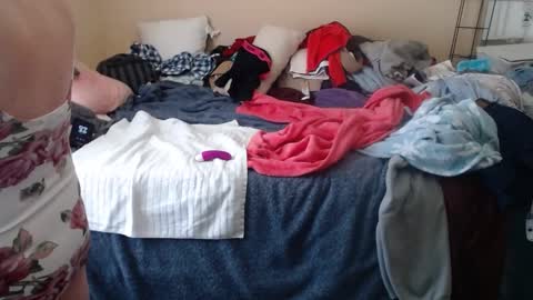 eyeswall0w online show from September 2025 01:35:01 PM