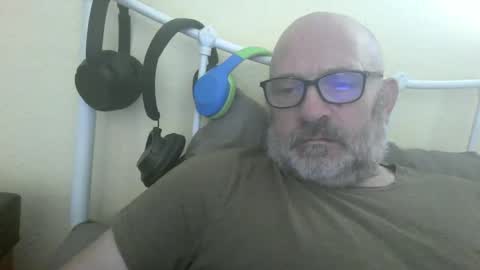 Snapshot of f1zzeek chatting on March 2026 10:10:01 AM f1zzeek online show from March 2026 10:10:01 AM