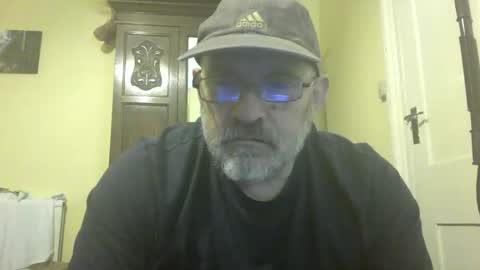Snapshot of f1zzeek chatting on April 2026 10:29:02 PM f1zzeek online show from April 2026 10:29:02 PM