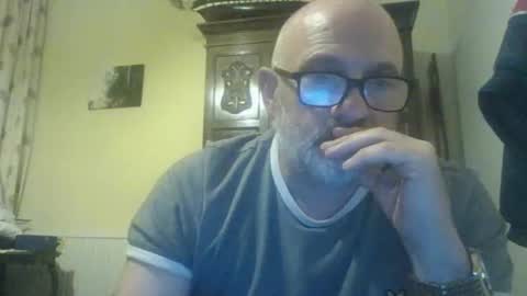 Snapshot of f1zzeek chatting on May 2026 01:00:02 AM f1zzeek online show from May 2026 01:00:02 AM