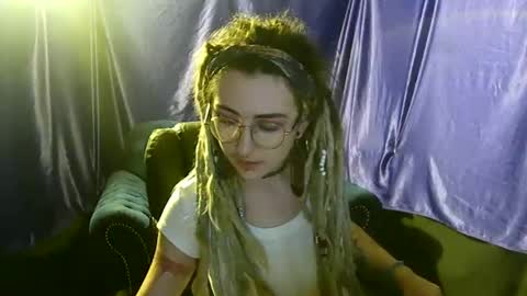 Snapshot of faexoxoxo chatting on November 2025 10:48:01 AM Fae online show from November 2025 10:48:01 AM