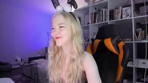 fairy_casey online show from October 2025 10:56:01 PM