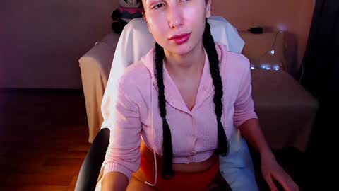 Elli  online show from December 2024 01:44:01 PM