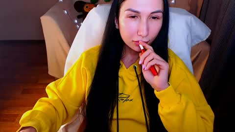 Elli  online show from January 2025 03:40:01 PM