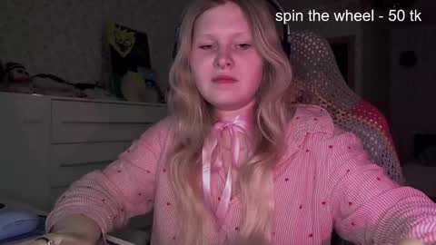 Arisha online show from November 2025 10:01:02 PM