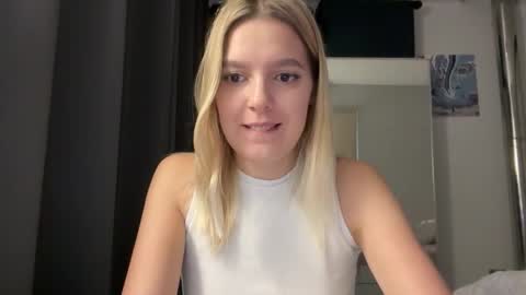 Snapshot of fairyflicker chatting on February 2026 01:49:02 PM fairyflicker online show from February 2026 01:49:02 PM