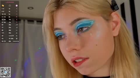 Snapshot of falinegelling chatting on November 2025 04:18:01 AM Emilia online show from November 2025 04:18:01 AM