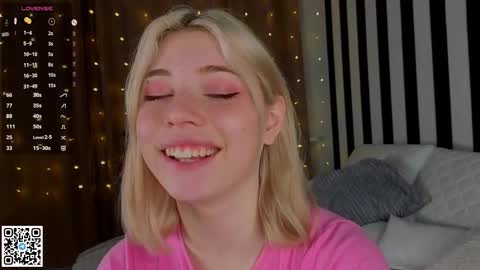 Snapshot of falinegelling chatting on December 2025 04:30:02 AM Emilia online show from December 2025 04:30:02 AM