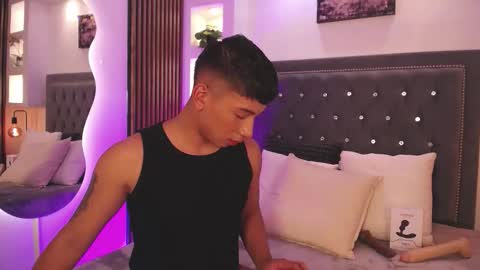 Snapshot of fancy_vixen chatting on March 2026 03:32:01 AM FANCY online show from March 2026 03:32:01 AM