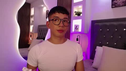 Snapshot of fancy_vixen chatting on March 2026 04:29:01 AM FANCY online show from March 2026 04:29:01 AM