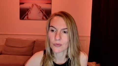 Snapshot of fanny_posy chatting on December 2024 06:28:02 PM Fanny online show from December 2024 06:28:02 PM