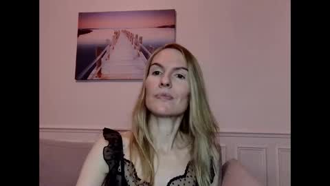 Snapshot of fanny_posy chatting on January 2025 11:52:02 PM Fanny online show from January 2025 11:52:02 PM
