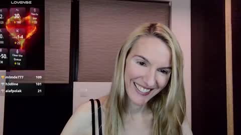 Snapshot of fanny_posy chatting on February 2025 06:30:01 PM Fanny online show from February 2025 06:30:01 PM