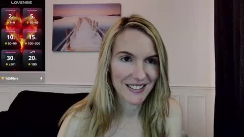 Snapshot of fanny_posy chatting on February 2025 12:03:01 AM Fanny online show from February 2025 12:03:01 AM