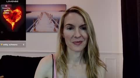 Snapshot of fanny_posy chatting on February 2025 01:00:02 AM Fanny online show from February 2025 01:00:02 AM