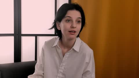 Mia online show from December 2024 07:25:01 AM