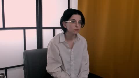 Mia online show from December 2024 01:35:02 PM