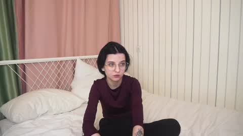 Mia online show from December 2024 07:50:01 AM