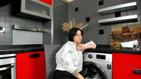 Mia online show from December 2024 08:38:02 AM