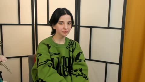 Mia online show from December 2024 12:19:02 PM