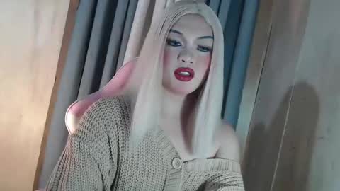 DANIELLA - DONT FORGET TO GIVE ME A THUMBSU UP online show from April 2026 11:21:01 AM