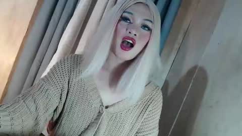 DANIELLA - DONT FORGET TO GIVE ME A THUMBSU UP online show from May 2026 11:11:01 PM