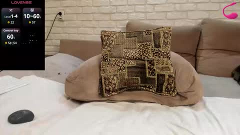 Snapshot of farah_vvv chatting on November 2025 03:23:02 PM farah online show from November 2025 03:23:02 PM