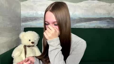 Snapshot of farahmantifel chatting on November 2025 12:39:02 PM Anna Scovich online show from November 2025 12:39:02 PM