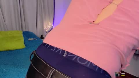 Snapshot of fatass_420 chatting on December 2025 10:48:01 PM Johan online show from December 2025 10:48:01 PM