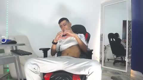 Snapshot of favel_gomez7 chatting on December 2024 01:19:02 PM Favel Gomez online show from December 2024 01:19:02 PM