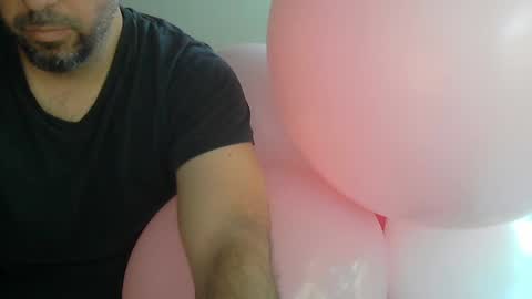 Snapshot of fedeglobos chatting on November 2025 02:27:01 PM fedeGLOBOS online show from November 2025 02:27:01 PM
