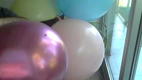 Snapshot of fedeglobos chatting on December 2025 02:02:02 PM fedeGLOBOS online show from December 2025 02:02:02 PM
