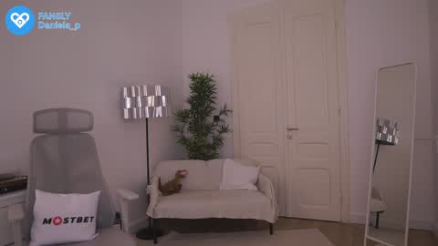 Snapshot of feel_our_vibe chatting on December 2024 05:43:01 PM Daniela online show from December 2024 05:43:01 PM