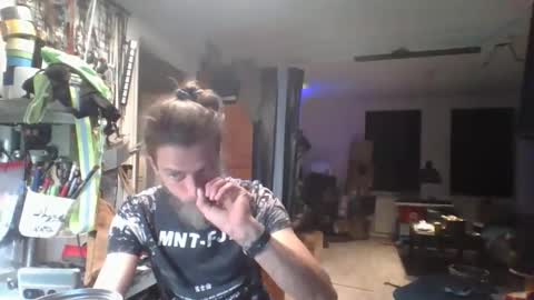 Snapshot of feelfemdom chatting on October 2025 02:10:01 AM feelfemdom online show from October 2025 02:10:01 AM