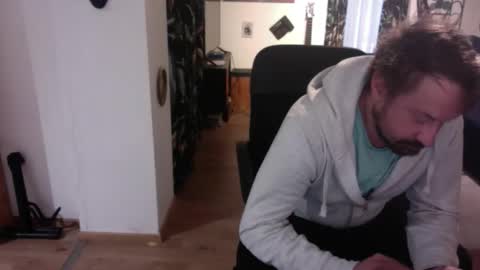 Snapshot of feetkissboy chatting on November 2025 06:33:02 AM feetkissboy online show from November 2025 06:33:02 AM