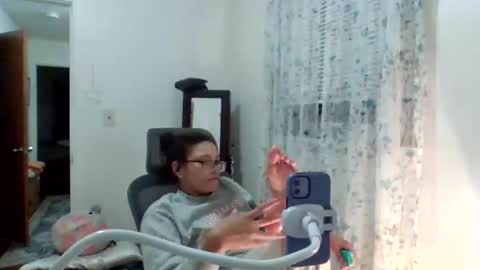 Soley online show from November 2025 04:00:02 AM