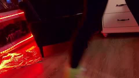 Snapshot of feetvibe chatting on November 2025 12:05:02 PM FeetVibe online show from November 2025 12:05:02 PM