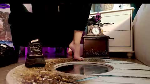 Snapshot of feetvibe chatting on December 2025 08:53:01 AM FeetVibe online show from December 2025 08:53:01 AM