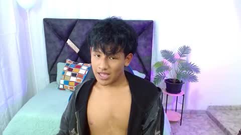 Snapshot of feliix18 chatting on September 2025 08:30:01 PM Felix online show from September 2025 08:30:01 PM