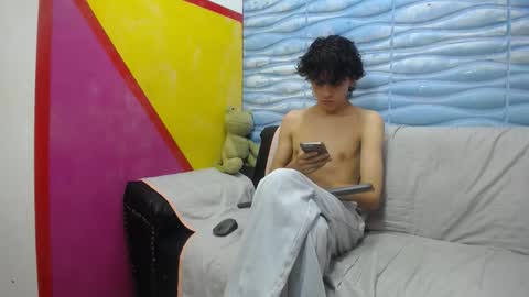 Snapshot of felipe_browns chatting on January 2025 01:42:01 PM Felipe Browns online show from January 2025 01:42:01 PM