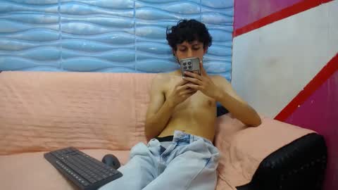 Snapshot of felipe_browns chatting on February 2025 01:22:01 PM Felipe Browns online show from February 2025 01:22:01 PM