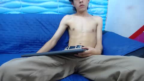 Snapshot of felipe_browns chatting on February 2025 01:33:01 PM Felipe Browns online show from February 2025 01:33:01 PM
