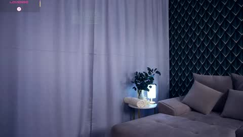 Snapshot of felissiany chatting on October 2025 04:22:02 AM Hello im Nova online show from October 2025 04:22:02 AM