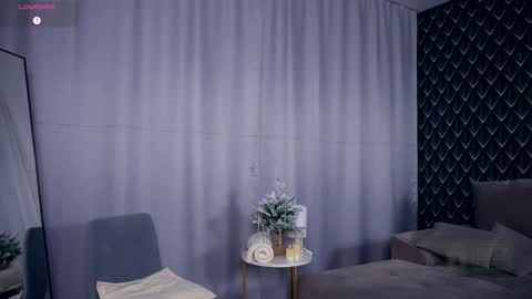 Snapshot of felissiany chatting on December 2025 04:18:02 AM Hello im Nova online show from December 2025 04:18:02 AM